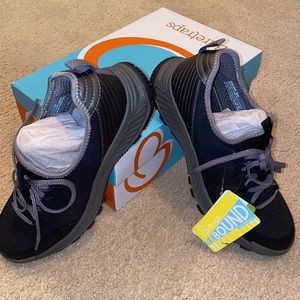 NWT BareTraps size 8 sneakers